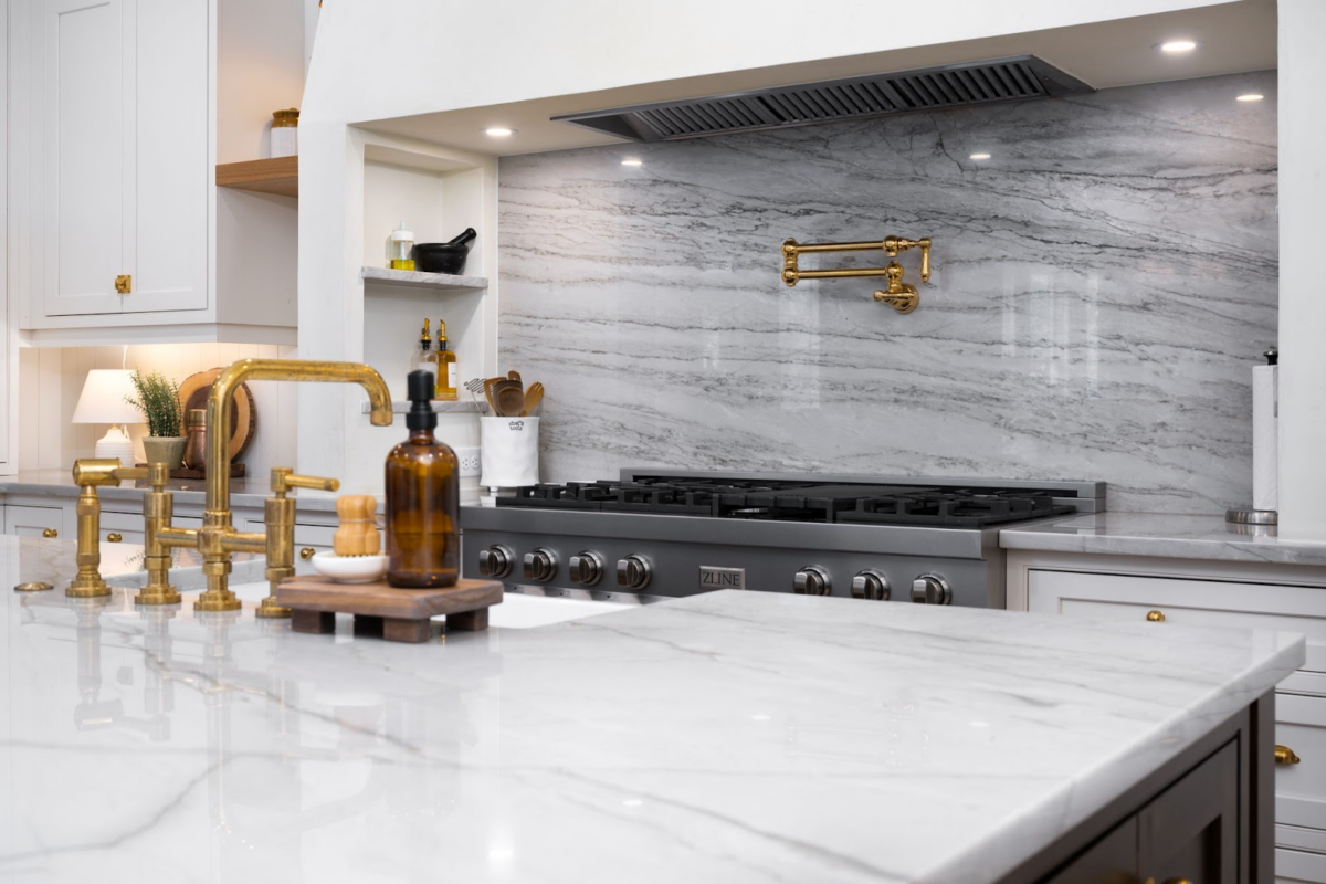 kitchen-design-trends-large-profile-backsplash